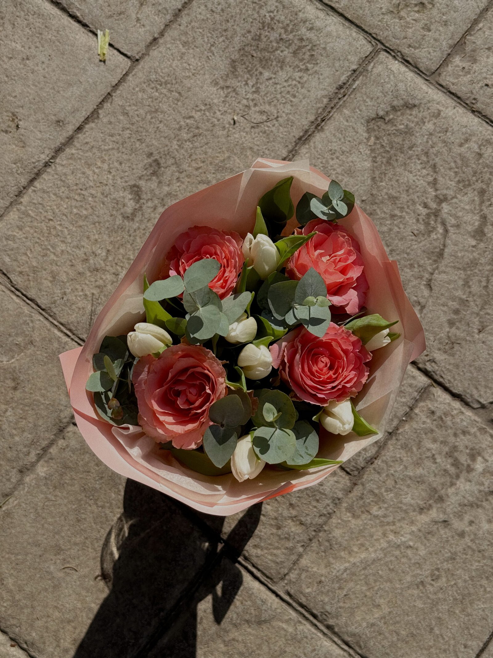 Somon Gül & Beyaz Lale Buketi